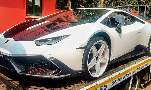 Karnataka ट्रांसपोर्ट डिपार्टमेंट ने राज्य के बाहर से आने वाले 450 वाहनों पर कार्रवाई की Karnataka ट्रांसपोर्ट डिपार्टमेंट ने राज्य के बाहर से आने वाले 450 वाहनों पर कार्रवाई की