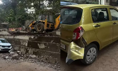 बांद्रा के पाली हिल में JCB दीवार से टकराई, मलबे से रेजिडेंशियल सोसाइटी में खड़ी 2 कारें क्षतिग्रस्त बांद्रा के पाली हिल में JCB दीवार से टकराई, मलबे से रेजिडेंशियल सोसाइटी में खड़ी 2 कारें क्षतिग्रस्त