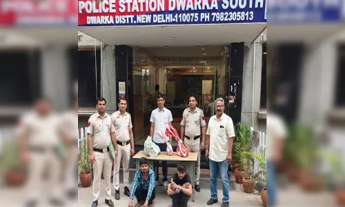 पुलिस ने घर में चोरी का मामला सुलझाया, नाबालिग समेत 3 आरोपी पकड़े पुलिस ने घर में चोरी का मामला सुलझाया, नाबालिग समेत 3 आरोपी पकड़े