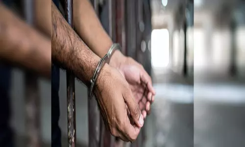सोशल मीडिया पर पिस्तौल के साथ वीडियो-फोटो डालना पड़ा भारी, पुलिस ने किया गिरफ्तार सोशल मीडिया पर पिस्तौल के साथ वीडियो-फोटो डालना पड़ा भारी, पुलिस ने किया गिरफ्तार