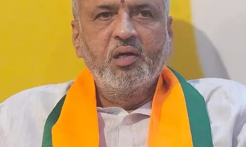 SSLC हिंदी परीक्षा विवाद: MP कागेरी ने इसे शिक्षा विभाग का एक बेवकूफी भरा प्रयोग बताया SSLC हिंदी परीक्षा विवाद: MP कागेरी ने इसे शिक्षा विभाग का एक बेवकूफी भरा प्रयोग बताया