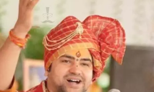 बसंत अग्रवाल सिर्फ अपने चहेतों को मिलाते है बागेश्वर बाबा से, इस बात पर कटघोरा में हो गया हंगामा बसंत अग्रवाल सिर्फ अपने चहेतों को मिलाते है बागेश्वर बाबा से, इस बात पर कटघोरा में हो गया हंगामा