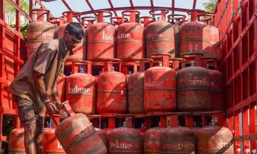 Gorakhpur: नए LPG कनेक्शन पर रोक, जांच तेज