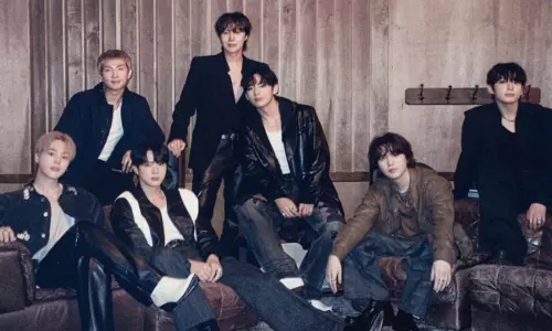BTS ने 7वीं बार बिलबोर्ड 200 में टॉप किया BTS ने 7वीं बार बिलबोर्ड 200 में टॉप किया