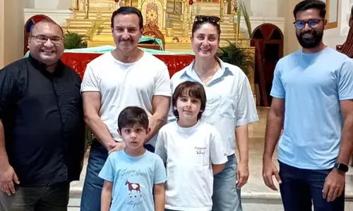 Saif Ali Khan और करीना कपूर खान तैमूर और जेह के साथ बांद्रा चर्च गए Saif Ali Khan और करीना कपूर खान तैमूर और जेह के साथ बांद्रा चर्च गए