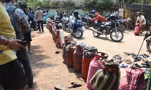 Bhubaneswar राजधानी में LPG संकट गहराया, रसोई ठंडी पड़ गई