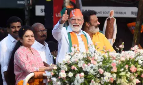 Kerala : त्रिशूर में प्रधानमंत्री के रोड शो ने उत्साह पैदा किया Kerala : त्रिशूर में प्रधानमंत्री के रोड शो ने उत्साह पैदा किया