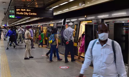 Delhi मेट्रो की येलो लाइन पर पैसेंजर ऑन ट्रैक के कारण सर्विस प्रभावित