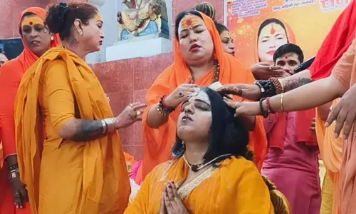 Dungarpur: यशवंती पाटीदार बनीं किन्नर अखाड़े की पहली महंत Dungarpur: यशवंती पाटीदार बनीं किन्नर अखाड़े की पहली महंत