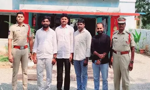 Telangana         कार्यकर्ताओं ने गैर-कानूनी गिरफ्तारियों के खिलाफ प्रदर्शन किया