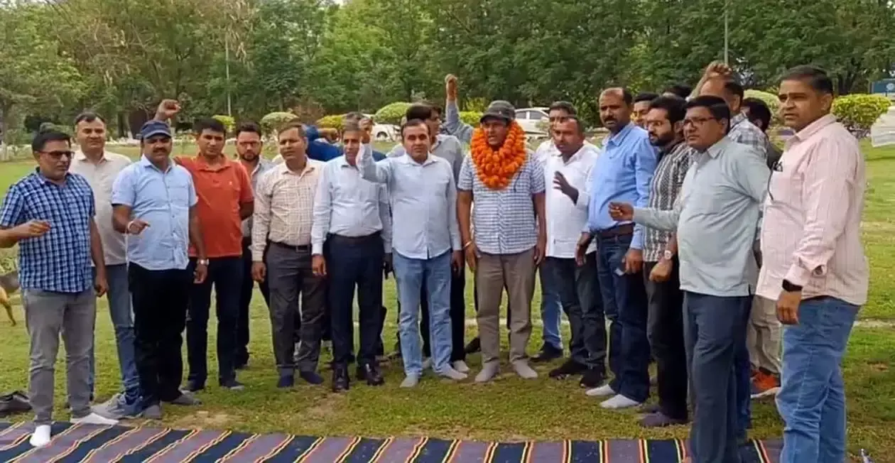 Hisar: कर्मचारियों की जायज मांगों पर एमडी ने जताई सहमति Hisar: कर्मचारियों की जायज मांगों पर एमडी ने जताई सहमति