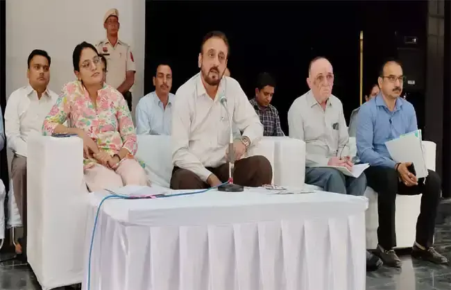 Narnail: पेट्रोल-डीजल व उर्वरक की आपूर्ति नारनौल में सामान्य: कैप्टन मनोज Narnail: पेट्रोल-डीजल व उर्वरक की आपूर्ति नारनौल में सामान्य: कैप्टन मनोज