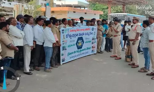 सूर्यपेट RTC Depot में सड़क सुरक्षा डेमो आयोजित