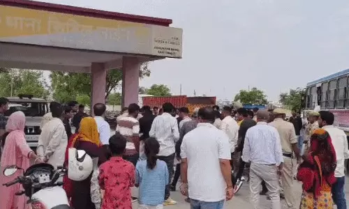 Kaithal: पुलिस ने बस में हंगामा करने वाले युवक को संभाला Kaithal: पुलिस ने बस में हंगामा करने वाले युवक को संभाला