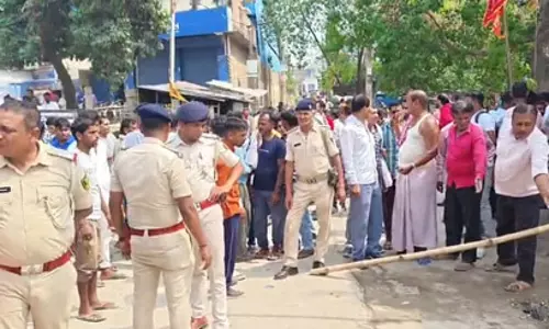 बदमाश बेखौफ, दिनदहाड़े जमीन कारोबारी की गोली मारकर हत्या बदमाश बेखौफ, दिनदहाड़े जमीन कारोबारी की गोली मारकर हत्या