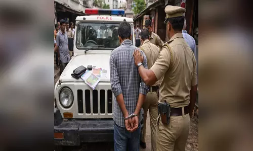 लॉ छात्रा के यौन शोषण और ब्लैकमेलिंग के आरोप में वकील गिरफ्तार लॉ छात्रा के यौन शोषण और ब्लैकमेलिंग के आरोप में वकील गिरफ्तार