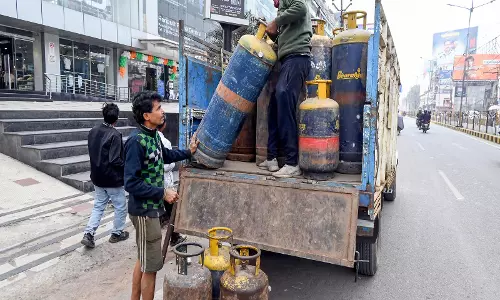 आपूर्ति संबंधी चिंताओं के बीच सिक्किम ने सभी ज़िलों में 24x7 LPG कंट्रोल रूम स्थापित किए आपूर्ति संबंधी चिंताओं के बीच सिक्किम ने सभी ज़िलों में 24x7 LPG कंट्रोल रूम स्थापित किए