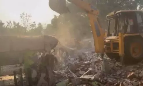 UP में सरकारी ज़मीन पर बनी मस्जिद को सुबह-सुबह गिरा दिया गया