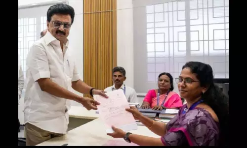 TN के मुख्यमंत्री ने चेन्नई के कोलाथुर निर्वाचन क्षेत्र से नामांकन दाखिल किया TN के मुख्यमंत्री ने चेन्नई के कोलाथुर निर्वाचन क्षेत्र से नामांकन दाखिल किया