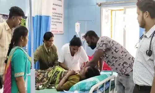 Chikkaballapur में रामनवमी प्रसादम खाने के बाद कई ग्रामीण बीमार पड़ गए Chikkaballapur में रामनवमी प्रसादम खाने के बाद कई ग्रामीण बीमार पड़ गए