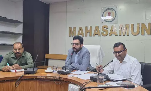 कलेक्टर लंगेह ने जनगणना कार्य और राजस्व पखवाड़ा की तैयारियों की समीक्षा की कलेक्टर लंगेह ने जनगणना कार्य और राजस्व पखवाड़ा की तैयारियों की समीक्षा की