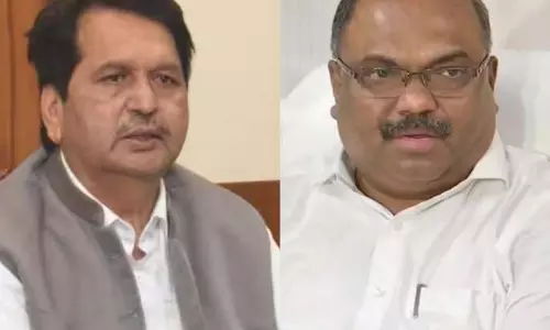 Anil Parab ने लोढ़ा की शपथ को लेकर सीएम के इस्तीफे की मांग की Anil Parab ने लोढ़ा की शपथ को लेकर सीएम के इस्तीफे की मांग की