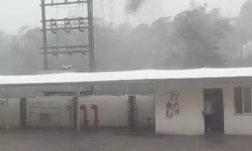 Pune में बारिश, तेज़ हवाएं और ओले गिरे