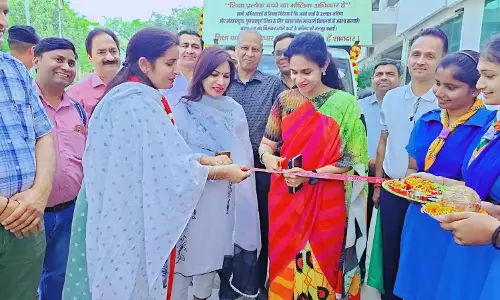 Kaithal: डीसी अपराजिता ने शिक्षा जागरूकता रथ को हरी झंडी दी