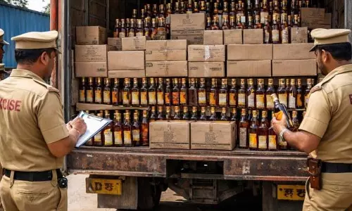 Excise Department ने अंतर-जिला शराब तस्करी गिरोह का भंडाफोड़ किया Excise Department ने अंतर-जिला शराब तस्करी गिरोह का भंडाफोड़ किया