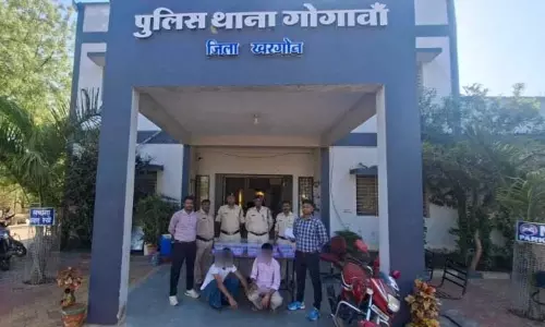 BREAKING: अवैध हथियार कारोबार का भंडाफोड़, तीन आरोपी गिरफ्तार BREAKING: अवैध हथियार कारोबार का भंडाफोड़, तीन आरोपी गिरफ्तार