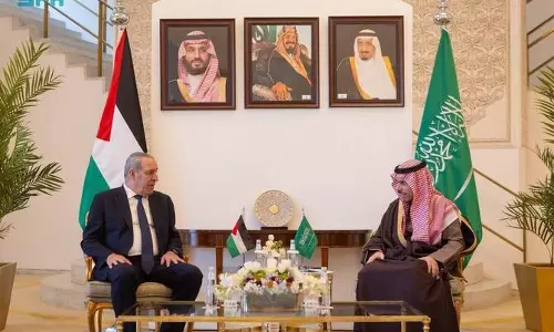 सऊदी विदेश मंत्री और फ़िलिस्तीनी वाइस प्रेसिडेंट ने गाजा व West Bank स्थिति पर चर्चा की सऊदी विदेश मंत्री और फ़िलिस्तीनी वाइस प्रेसिडेंट ने गाजा व West Bank स्थिति पर चर्चा की