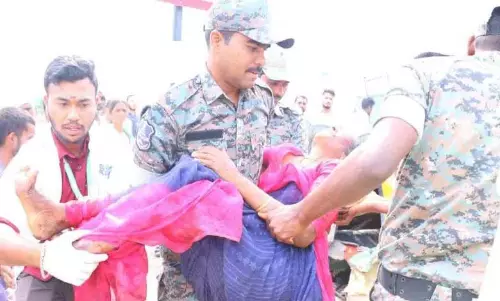 मेडक में DCM गाड़ी की टक्कर से ऑटो कुचला गया मेडक में DCM गाड़ी की टक्कर से ऑटो कुचला गया