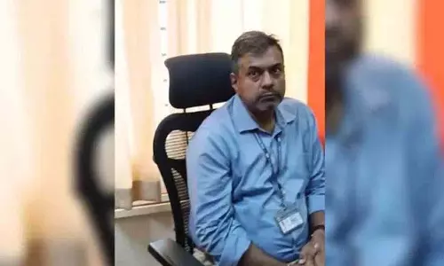 GST officer छह लाख की रिश्वत लेते पकड़े गए GST officer छह लाख की रिश्वत लेते पकड़े गए
