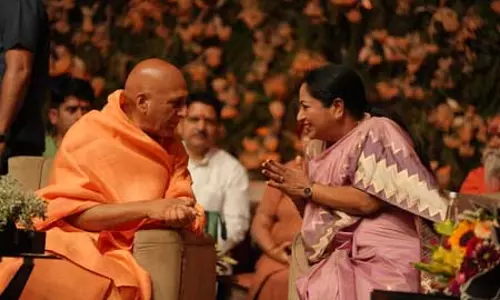 मुख्यमंत्री रेखा गुप्ता ने सामूहिक विवाह समारोह में 51 जोड़ों को आशीर्वाद दिया