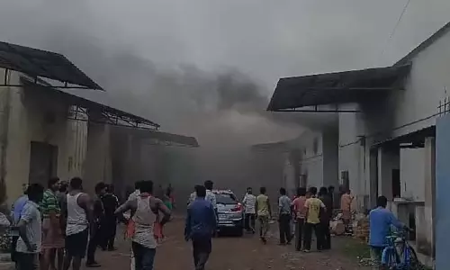 Factory में भीषण आग लगने से पूरा देश दहशत में