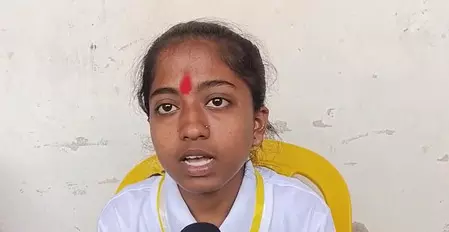 टायर पंचर बनाने वाले की बेटी बनी टॉपर, चाय बेचने वाले की बेटी ने भी कर दिखाया कमाल टायर पंचर बनाने वाले की बेटी बनी टॉपर, चाय बेचने वाले की बेटी ने भी कर दिखाया कमाल