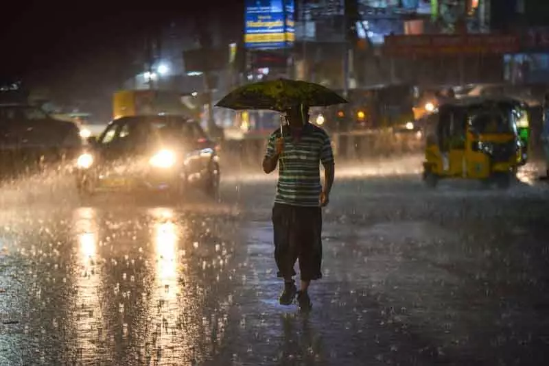 Delhi मौसम विभाग ने उत्तर-पश्चिम भारत में बारिश और तूफान की चेतावनी दी Delhi मौसम विभाग ने उत्तर-पश्चिम भारत में बारिश और तूफान की चेतावनी दी