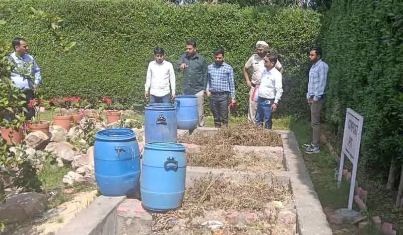 Yamunanagar-जगाधरी MC टीम ने स्वच्छ सर्वेक्षण से पहले कचरा वाली जगहों का निरीक्षण किया Yamunanagar-जगाधरी MC टीम ने स्वच्छ सर्वेक्षण से पहले कचरा वाली जगहों का निरीक्षण किया