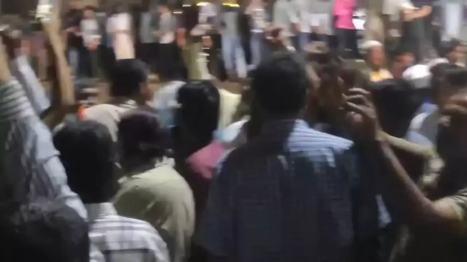 Video: राजेंद्रनगर में एलपीजी की कमी के विरोध में ऑटो चालकों ने किया प्रदर्शन Video: राजेंद्रनगर में एलपीजी की कमी के विरोध में ऑटो चालकों ने किया प्रदर्शन