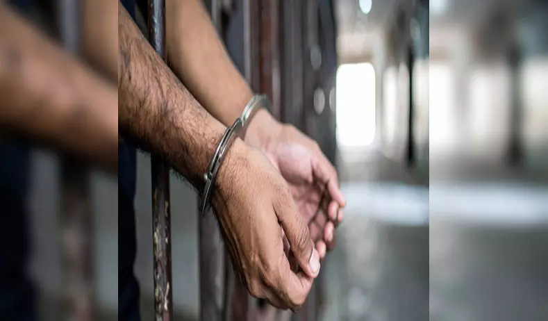 सोशल मीडिया पर पिस्तौल के साथ वीडियो-फोटो डालना पड़ा भारी, पुलिस ने किया गिरफ्तार सोशल मीडिया पर पिस्तौल के साथ वीडियो-फोटो डालना पड़ा भारी, पुलिस ने किया गिरफ्तार
