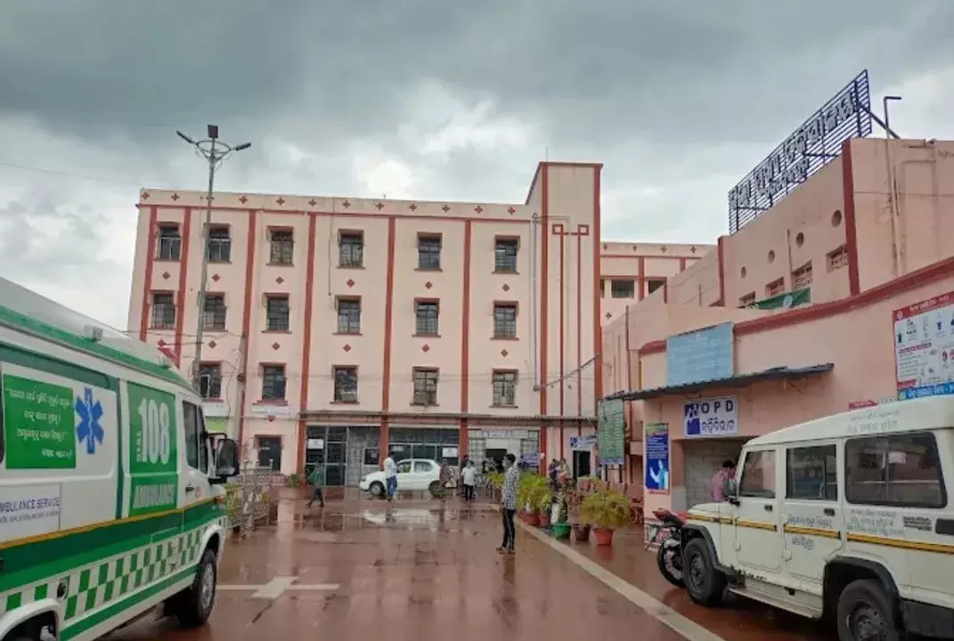 Odisha: जगतसिंहपुर में गिरफ्तारी के डर से युवक ने पुलिस स्टेशन में आत्महत्या की कोशिश की Odisha: जगतसिंहपुर में गिरफ्तारी के डर से युवक ने पुलिस स्टेशन में आत्महत्या की कोशिश की