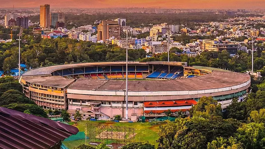 RCB vs SRH IPL क्रिकेट मैच के दौरान 20 मोबाइल फोन चोरी RCB vs SRH IPL क्रिकेट मैच के दौरान 20 मोबाइल फोन चोरी
