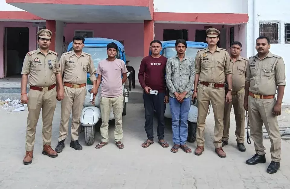 Agra: एल्यूमिनियम फैक्ट्री से चोरी करने वाले तीन आरोपी धराए Agra: एल्यूमिनियम फैक्ट्री से चोरी करने वाले तीन आरोपी धराए