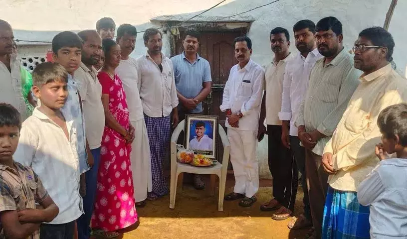 पूर्व MLA रवींद्र कुमार ने अरेकांति विजय से सलाह ली पूर्व MLA रवींद्र कुमार ने अरेकांति विजय से सलाह ली