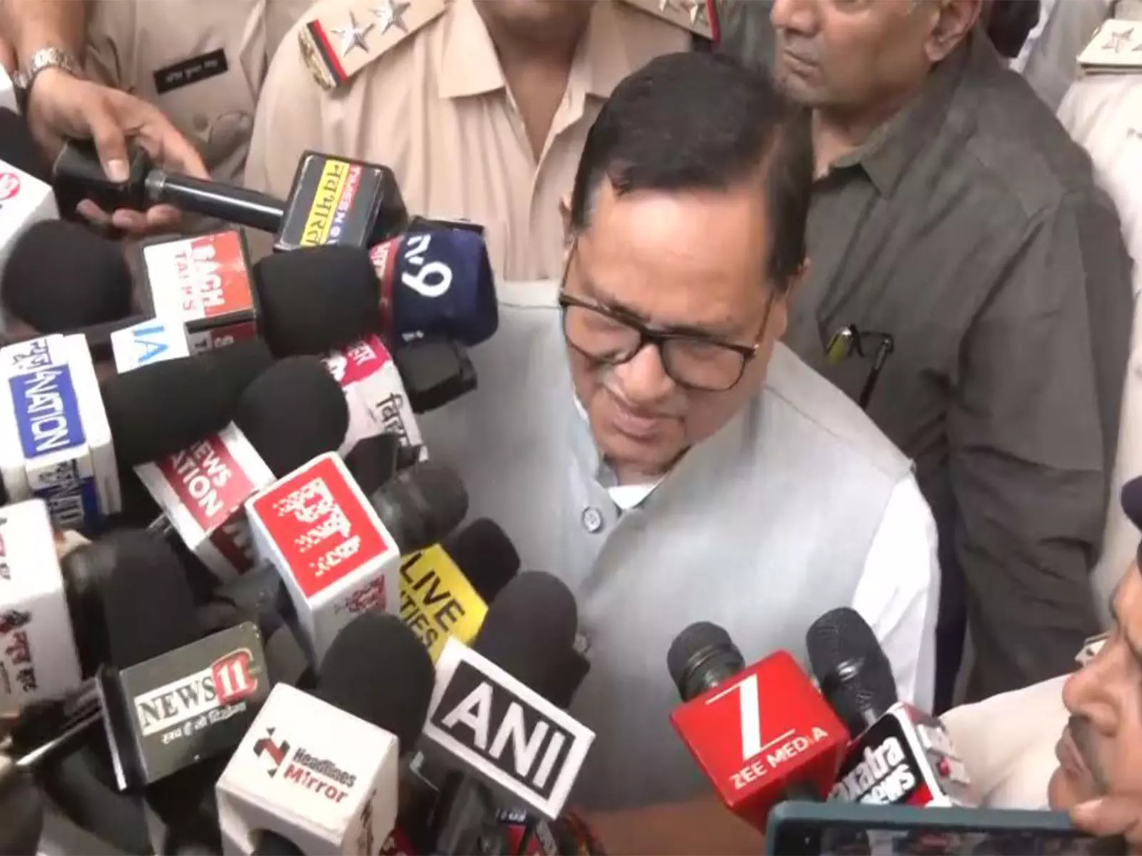 उनके जाने से बिहार दुखी... इस्तीफ़ा स्वीकार कर लिया गया है: नीतीश कुमार के इस्तीफ़े पर MLC चेयरमैन उनके जाने से बिहार दुखी... इस्तीफ़ा स्वीकार कर लिया गया है: नीतीश कुमार के इस्तीफ़े पर MLC चेयरमैन