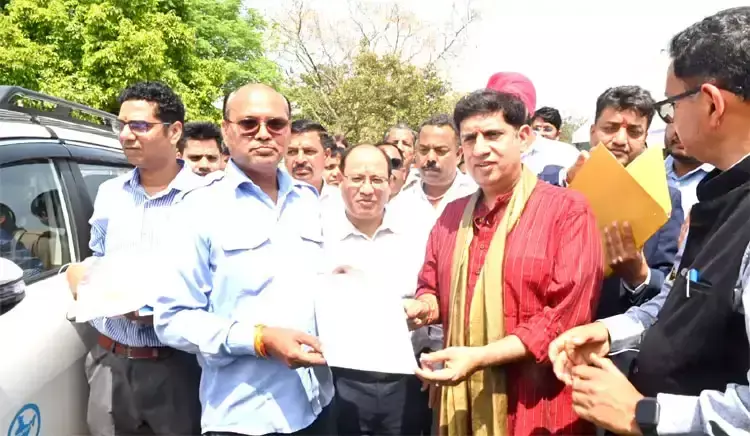 Haridwar: मंत्री ने किया ग्रीन कार्ड सिस्टम का उद्घाटन Haridwar: मंत्री ने किया ग्रीन कार्ड सिस्टम का उद्घाटन