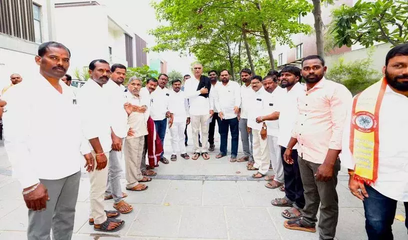 पूर्व मंत्री हरीश राव को Golla-Kurumala से मिला बड़ा सम्मान पूर्व मंत्री हरीश राव को Golla-Kurumala से मिला बड़ा सम्मान