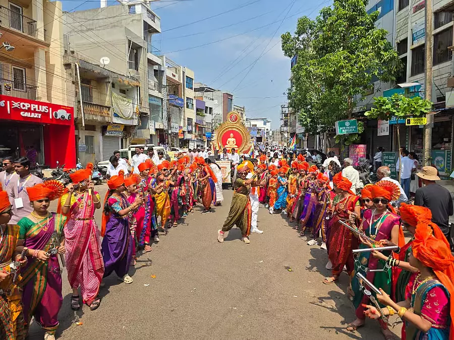 Belgaum : महावीर जन्मकल्याण महोत्सव के अवसर पर जुलूस Belgaum : महावीर जन्मकल्याण महोत्सव के अवसर पर जुलूस