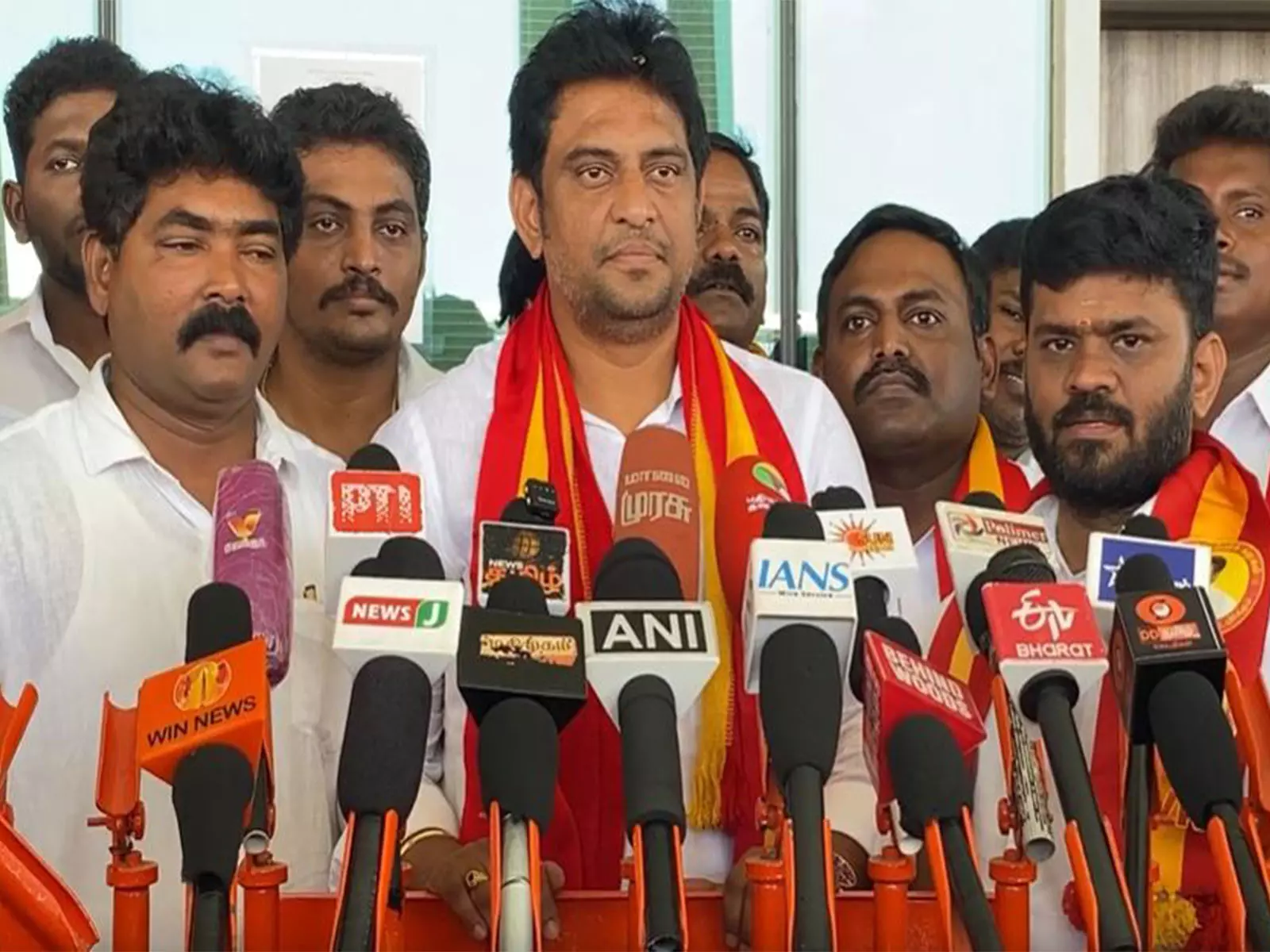 Balasubramaniam ने उठाई कोविलपट्टी की समस्याएँ Balasubramaniam ने उठाई कोविलपट्टी की समस्याएँ