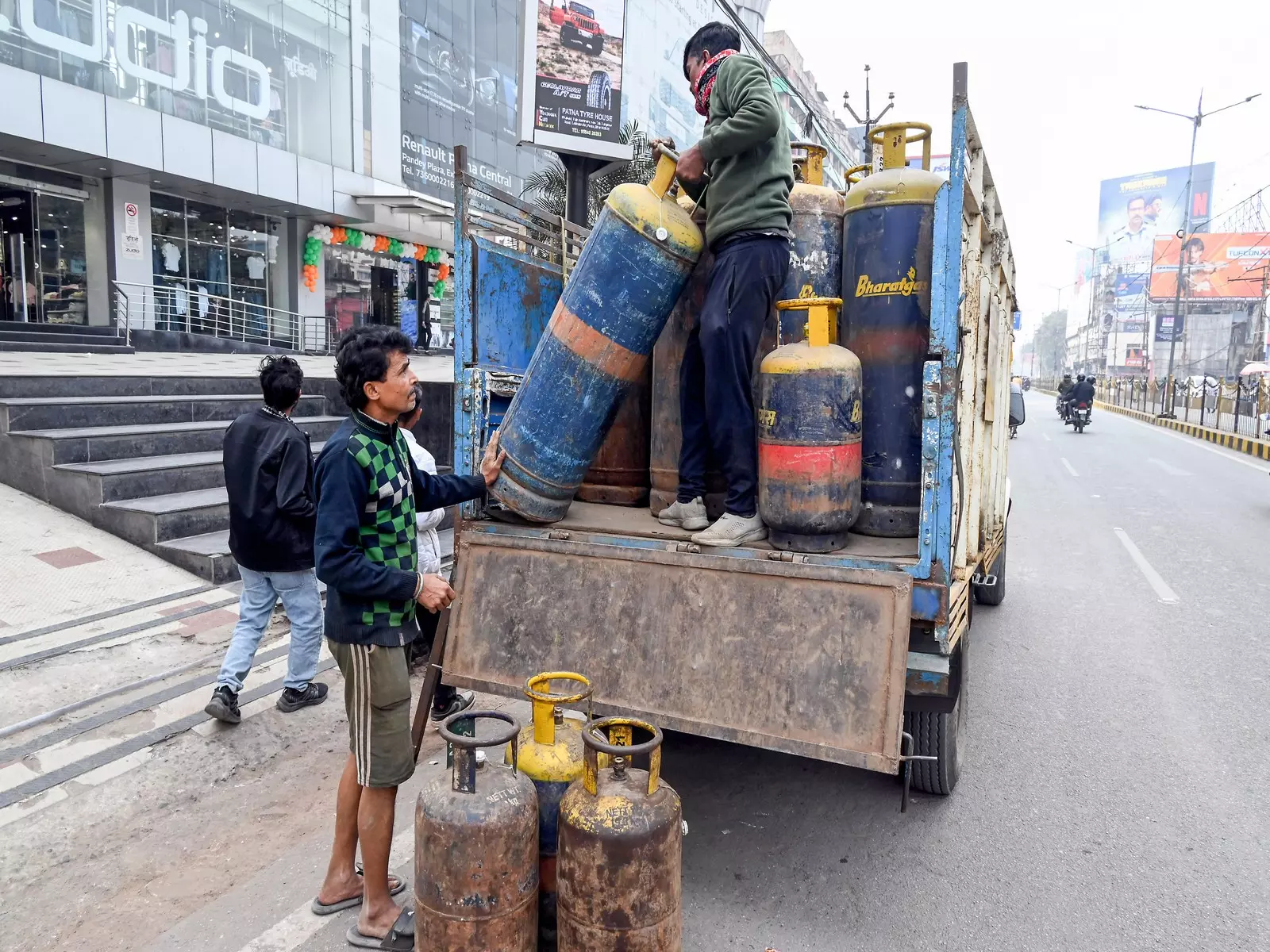 आपूर्ति संबंधी चिंताओं के बीच सिक्किम ने सभी ज़िलों में 24x7 LPG कंट्रोल रूम स्थापित किए आपूर्ति संबंधी चिंताओं के बीच सिक्किम ने सभी ज़िलों में 24x7 LPG कंट्रोल रूम स्थापित किए